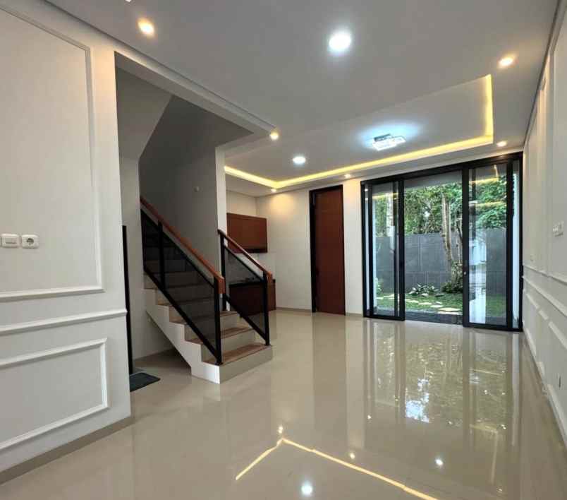 dijual rumah 2 lantai siap huni jakal km 13