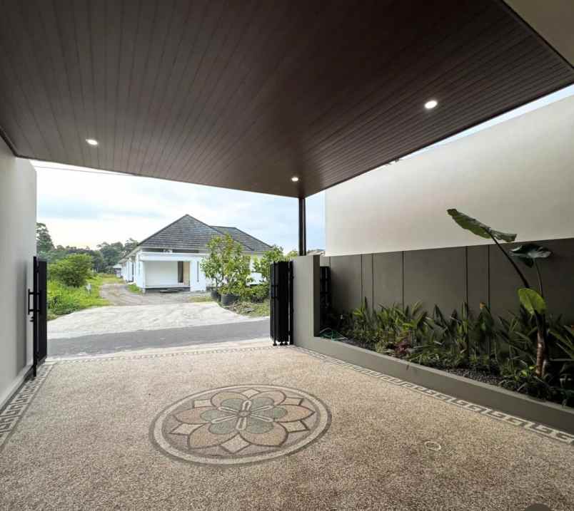 dijual rumah 2 lantai siap huni jakal km 13