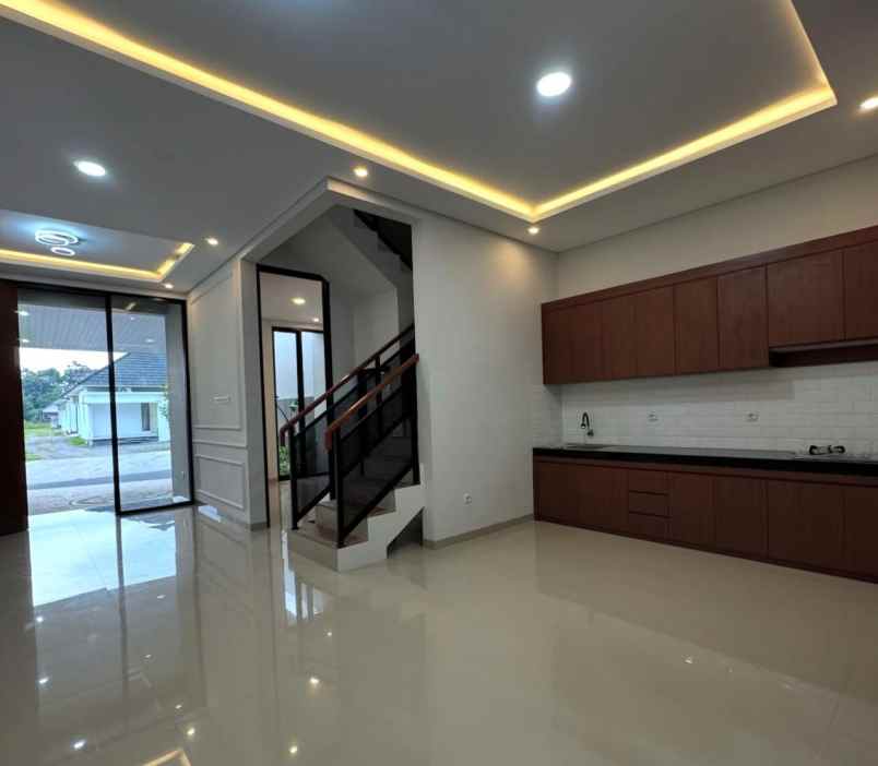 dijual rumah 2 lantai siap huni jakal km 13