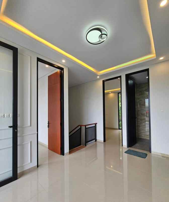 dijual rumah 2 lantai siap huni jakal km 13