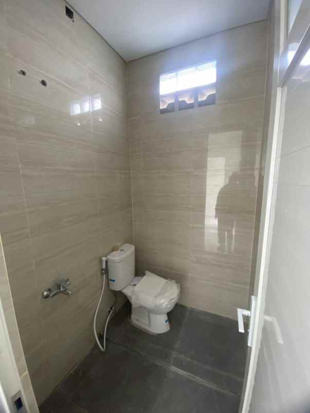 dijual rumah 300 meter pasar potorono