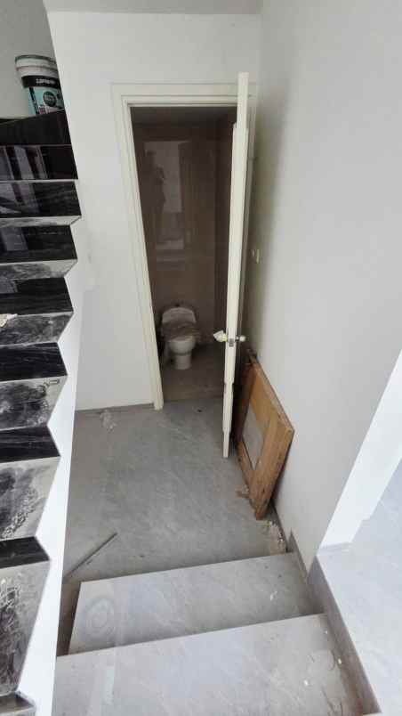 dijual rumah araya 2