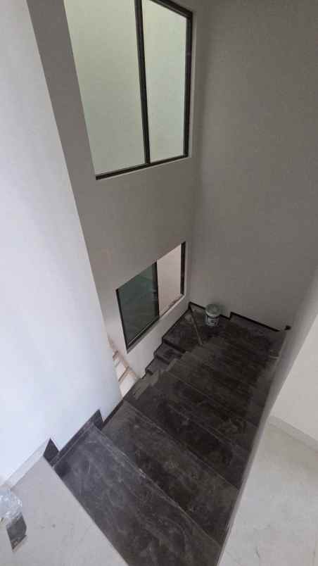 dijual rumah araya 2