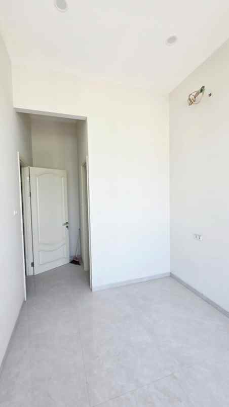dijual rumah araya 2