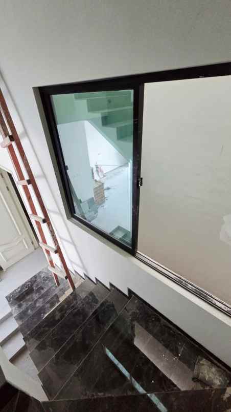 dijual rumah araya 2