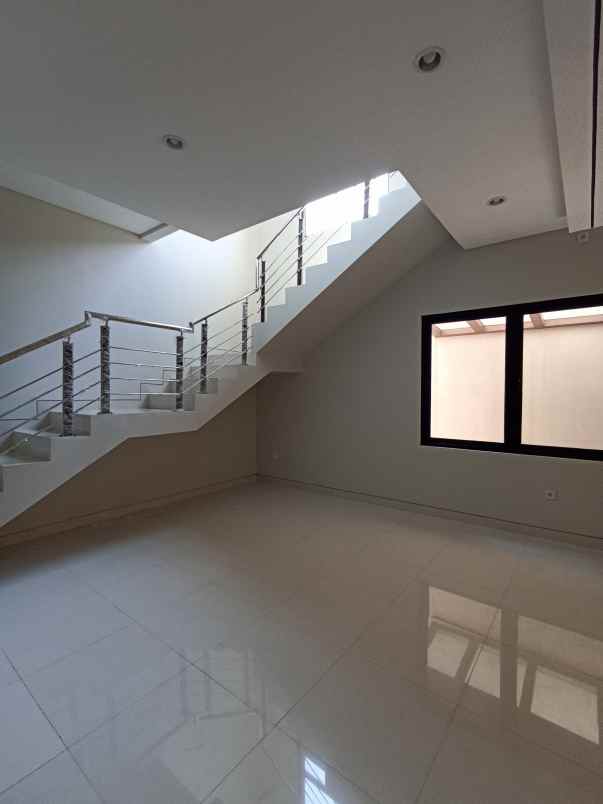 dijual rumah araya