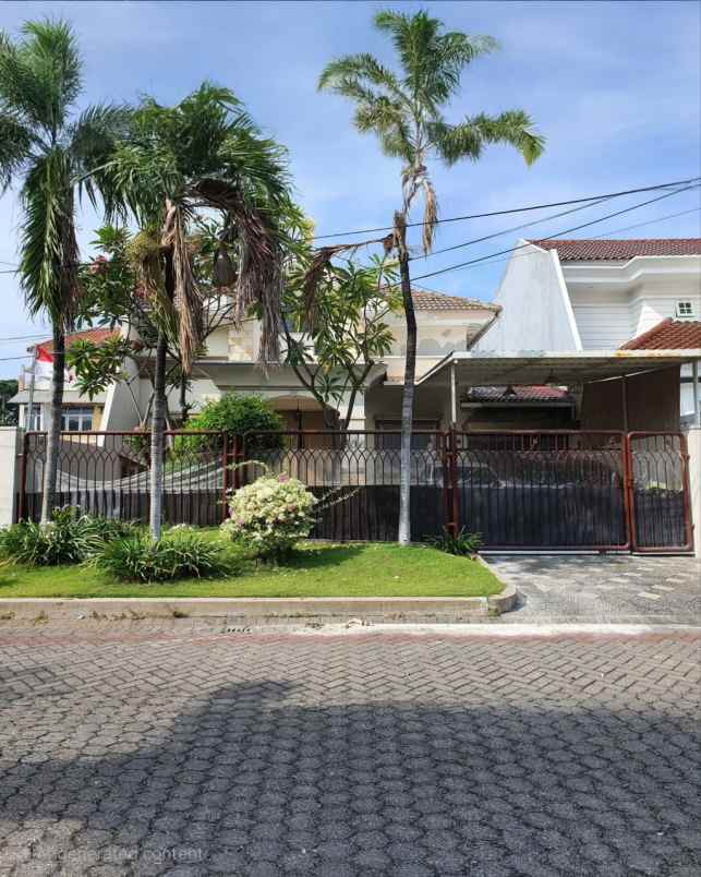 dijual rumah araya