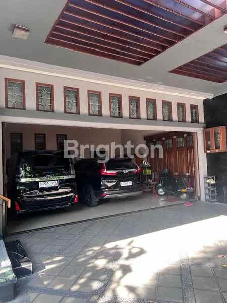 dijual rumah bambu apus cipayung