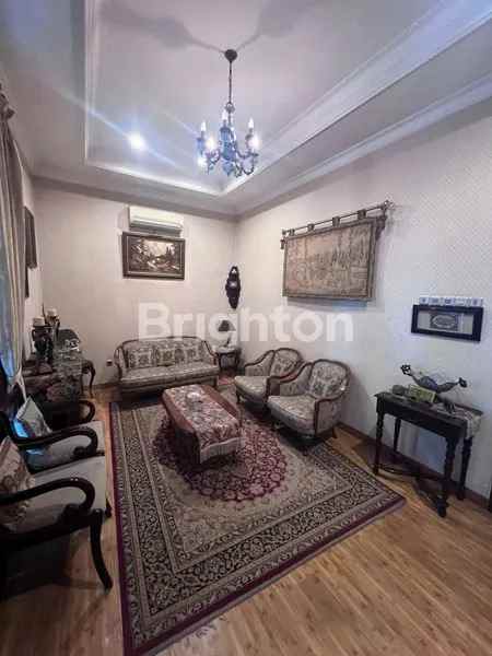 dijual rumah bambu apus cipayung
