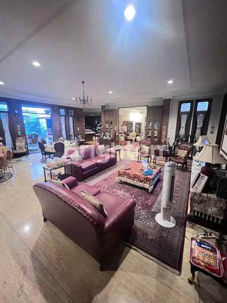 dijual rumah bambu apus cipayung