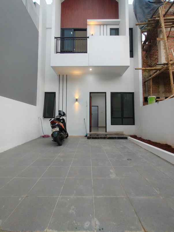 dijual rumah baru 2 lantai di cijantung jakarta timur