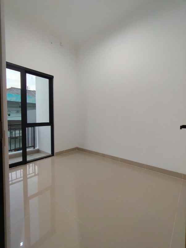 dijual rumah baru 2 lantai di cijantung jakarta timur