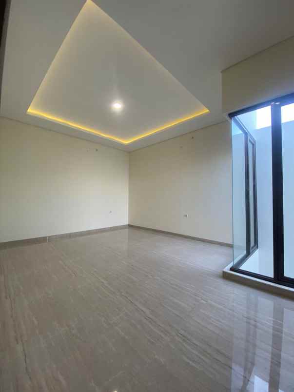 dijual rumah baru di citraland utama