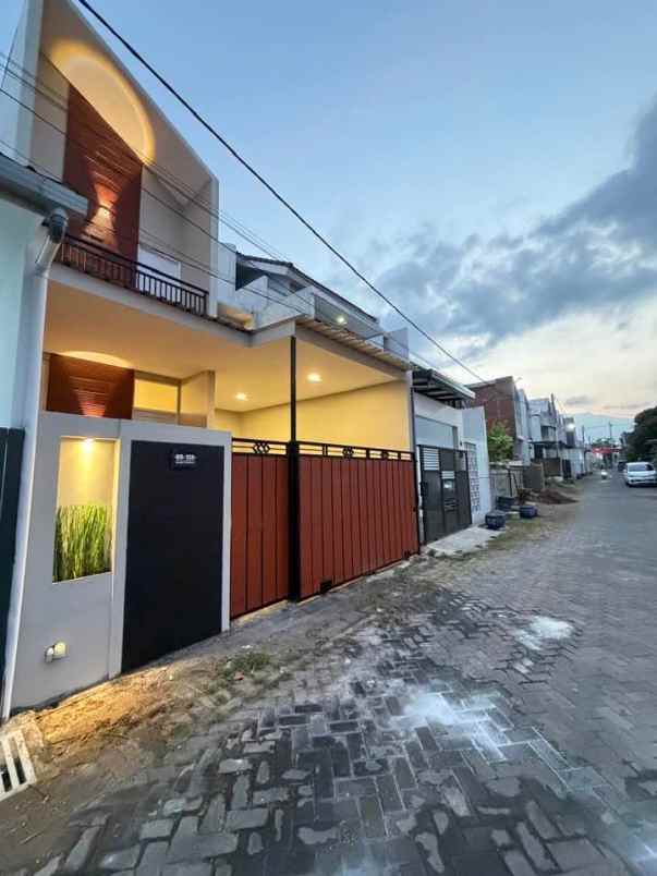 dijual rumah baru lokasi bakalan krajan