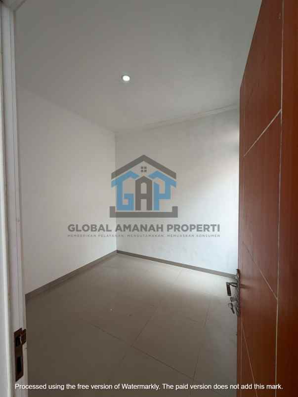 dijual rumah baru minimalis cihanjuang row jalan besar