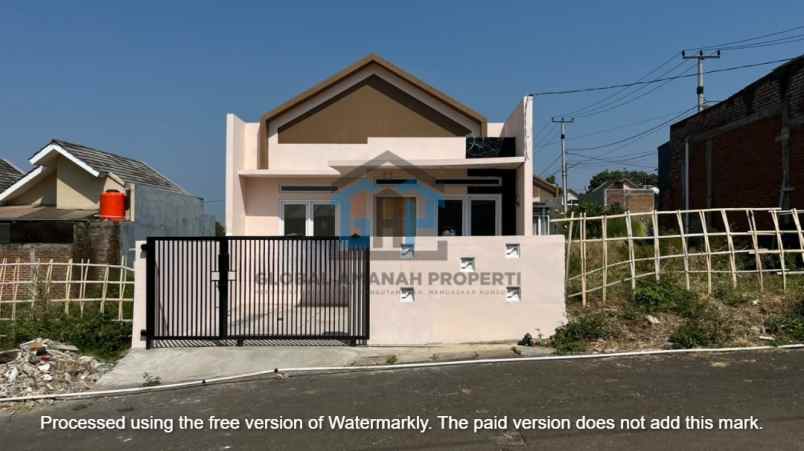 dijual rumah baru minimalis cihanjuang row jalan besar