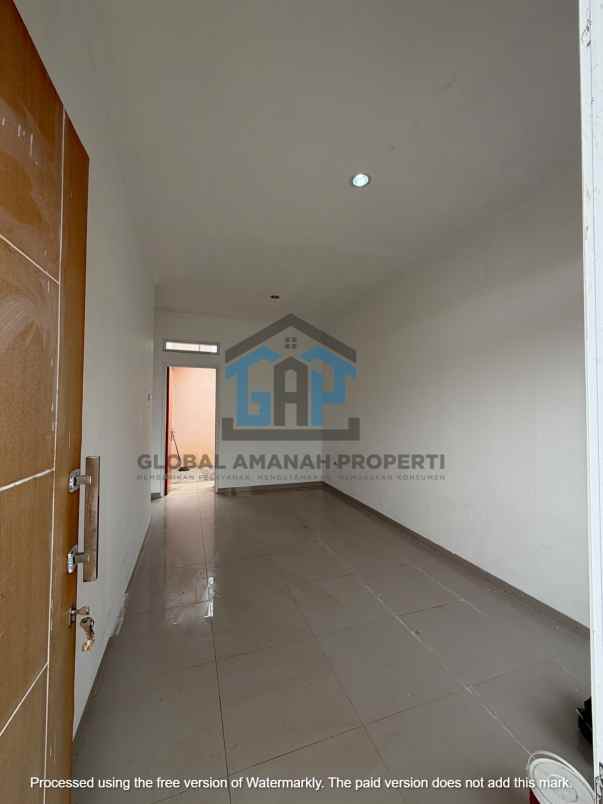 dijual rumah baru minimalis cihanjuang row jalan besar