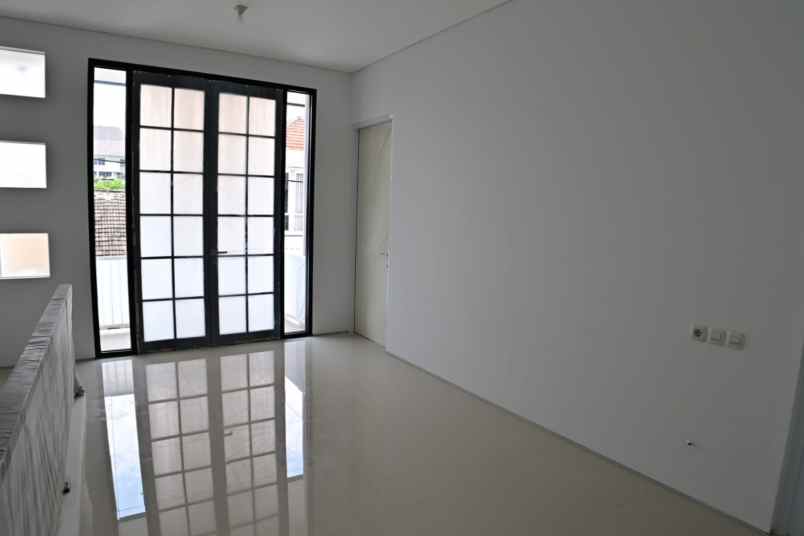 dijual rumah baru minimalis di manyar rejo surabaya