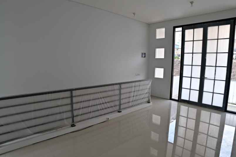dijual rumah baru minimalis di manyar rejo surabaya