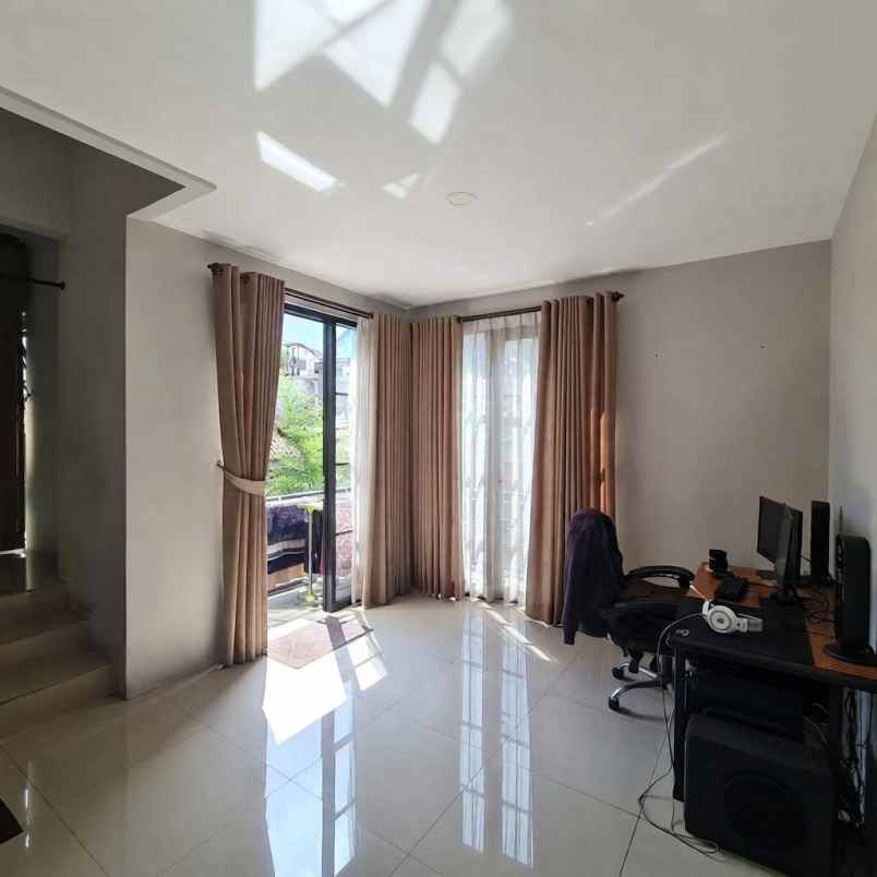 dijual rumah bukit pakar timur dago