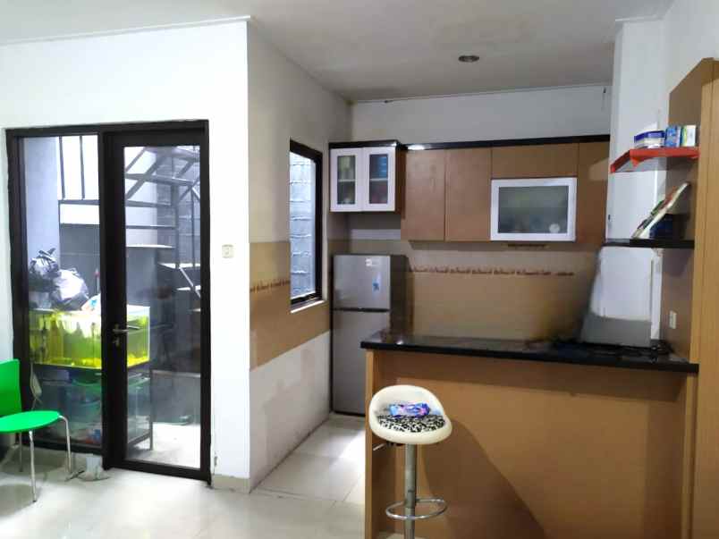 dijual rumah casa jardin cengkareng