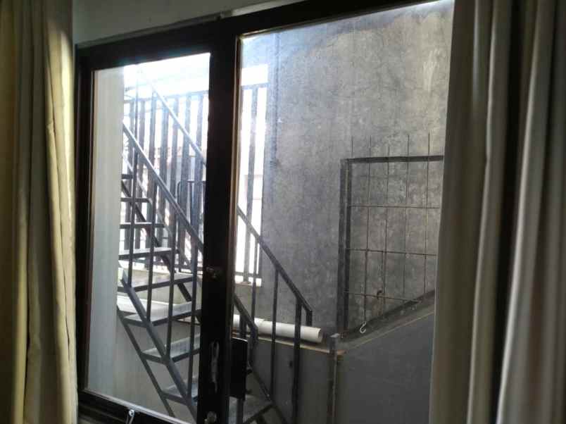 dijual rumah casa jardin cengkareng