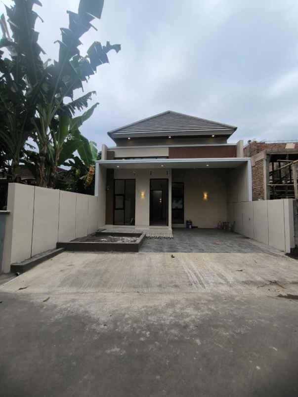 dijual rumah cebongan