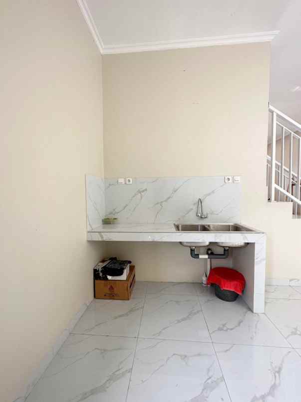 dijual rumah cikunir raya