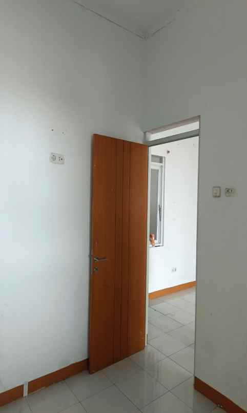 dijual rumah cingised