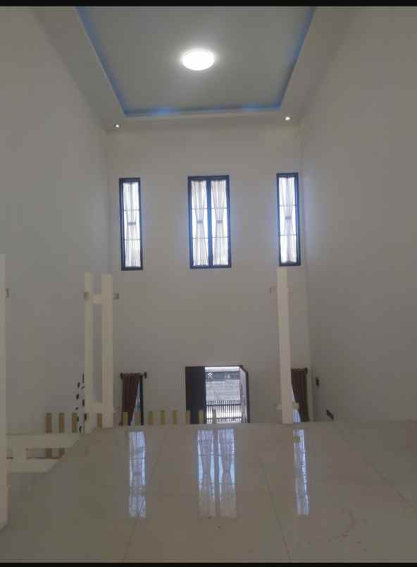 dijual rumah cipamokolan