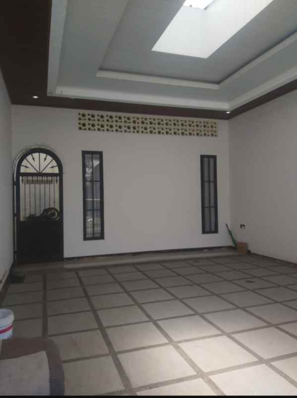 dijual rumah cipamokolan