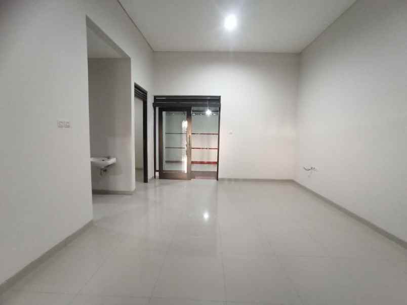 dijual rumah cipamokolan