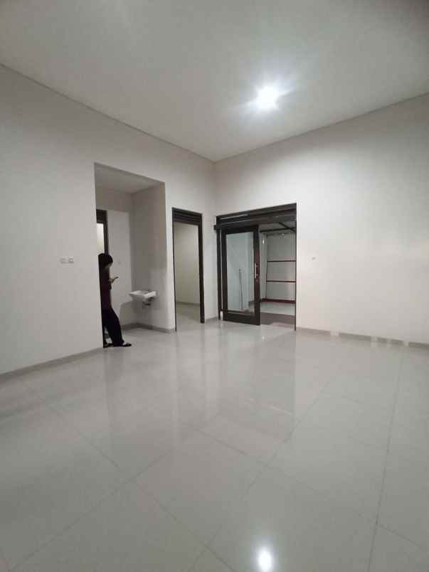 dijual rumah cipamokolan