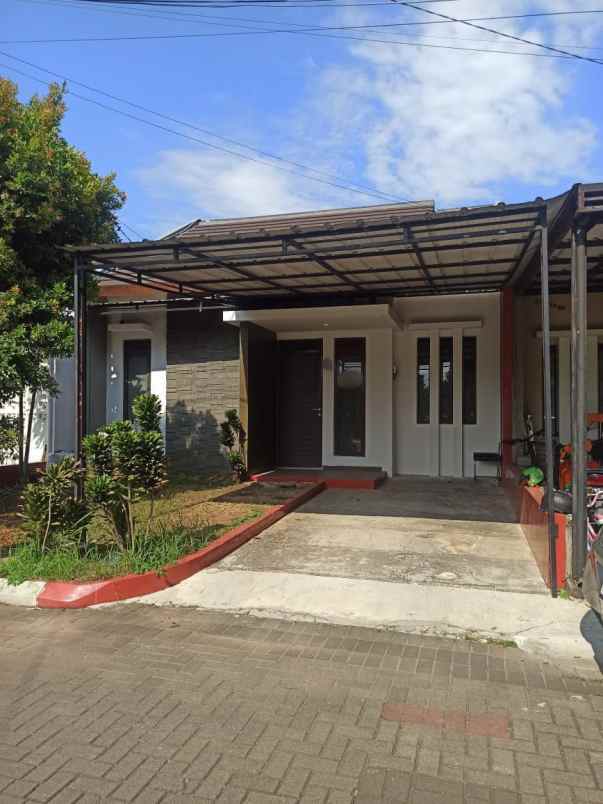 dijual rumah cipamokolan