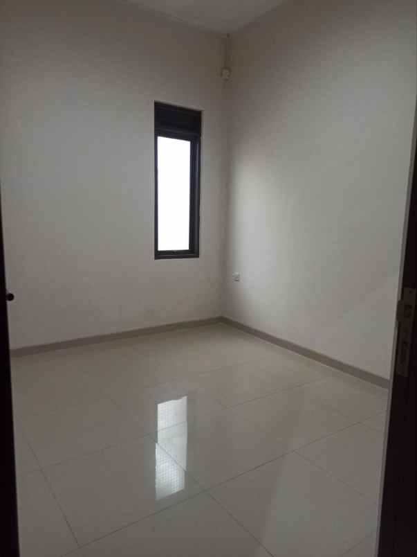 dijual rumah cipamokolan