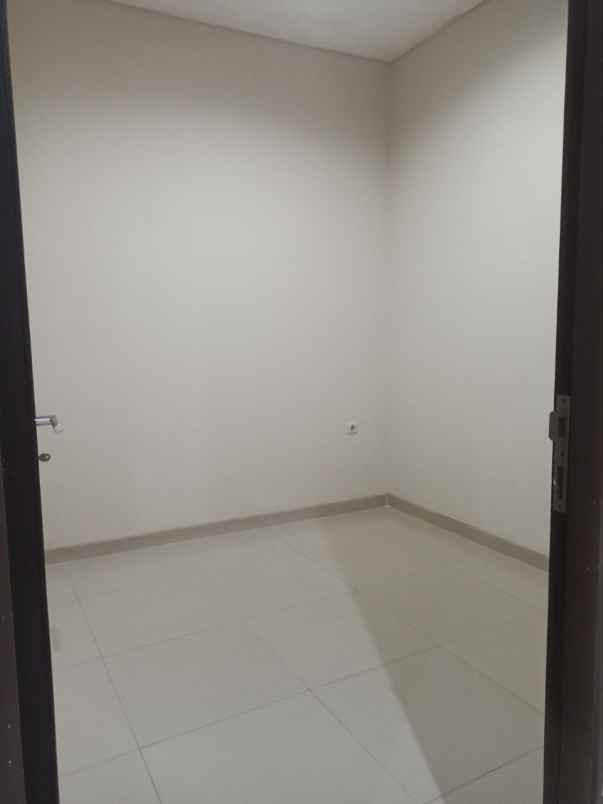 dijual rumah cipamokolan