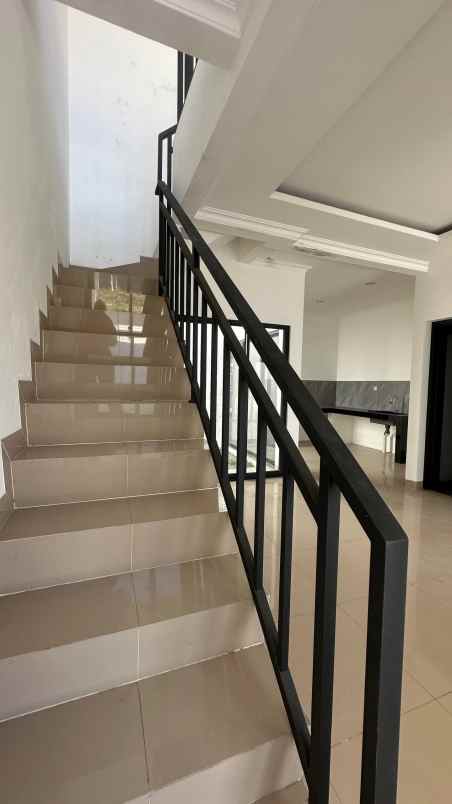 dijual rumah cipamokolan
