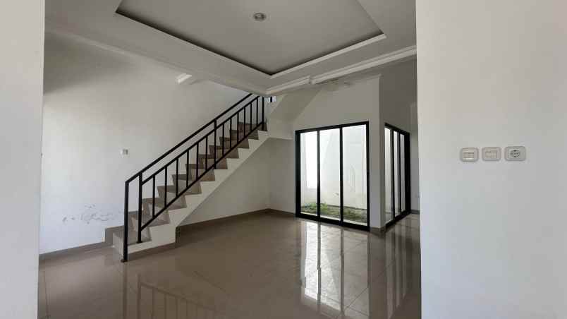 dijual rumah cipamokolan