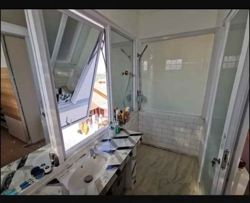 dijual rumah ciwaruga