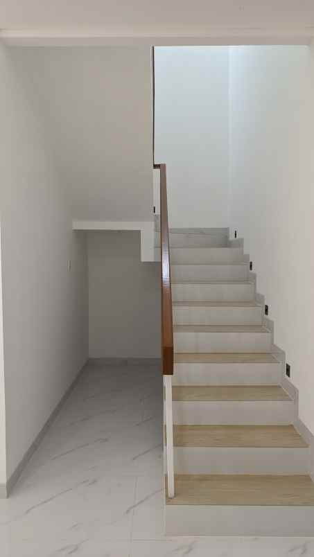 dijual rumah cluster allena padurenan