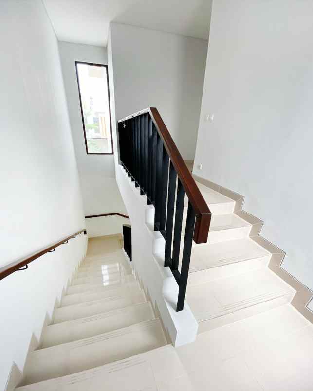 dijual rumah cluster blizfield bsd city