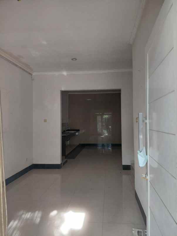 dijual rumah cluster teresta metland