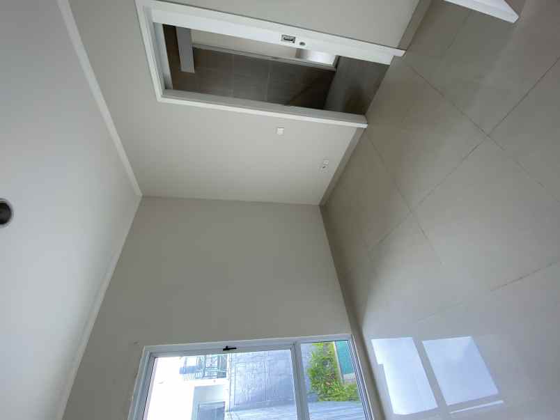 dijual rumah cluster whitsand greenwich