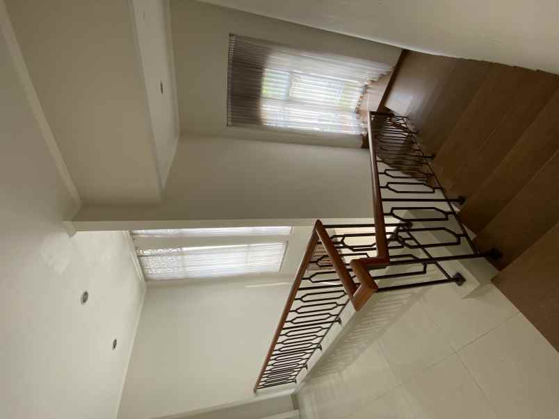 dijual rumah cluster whitsand greenwich