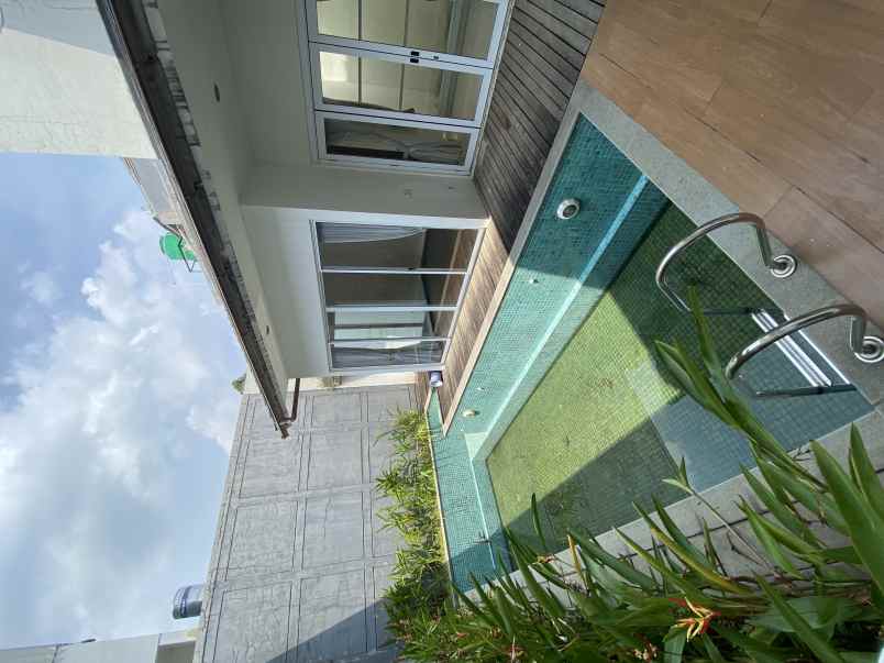 dijual rumah cluster whitsand greenwich