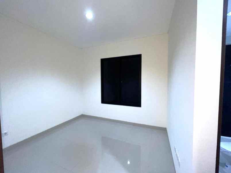 dijual rumah cluster yarra jgc jakarta