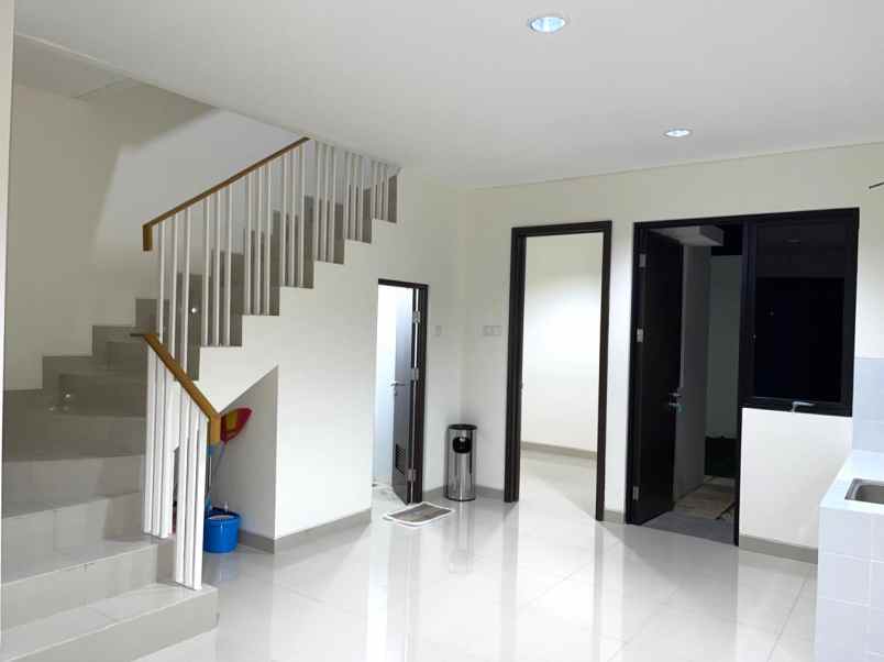dijual rumah cluster yarra jgc jakarta