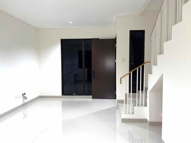 dijual rumah cluster yarra jgc jakarta