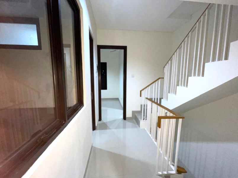 dijual rumah cluster yarra jgc jakarta