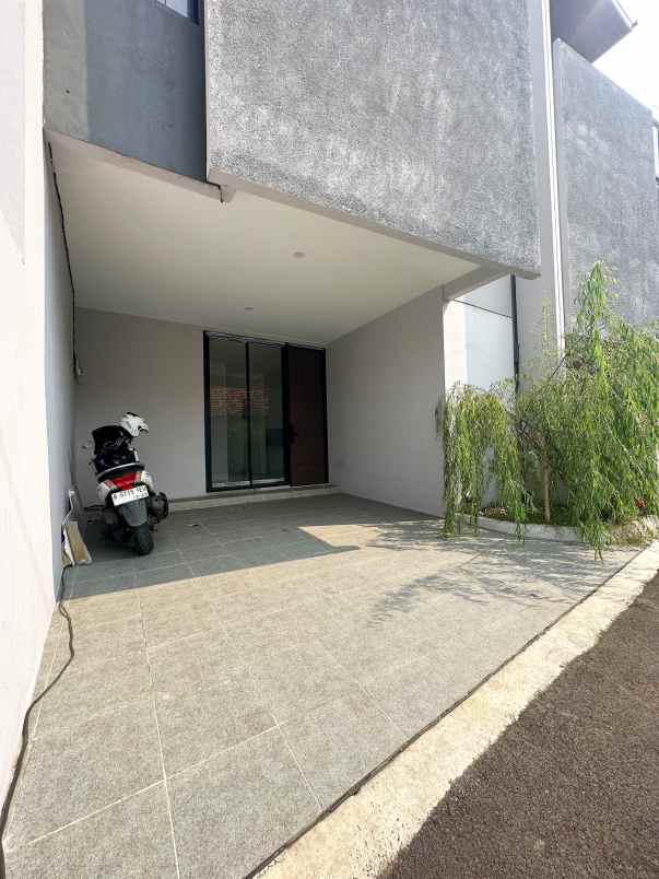 dijual rumah condet